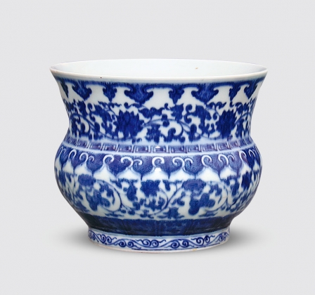 连枝纹青花渣斗
