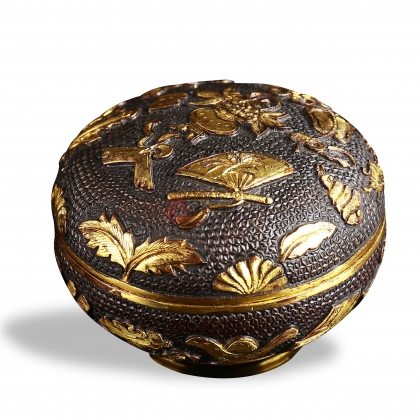 铜鎏金博古纹圆香盒